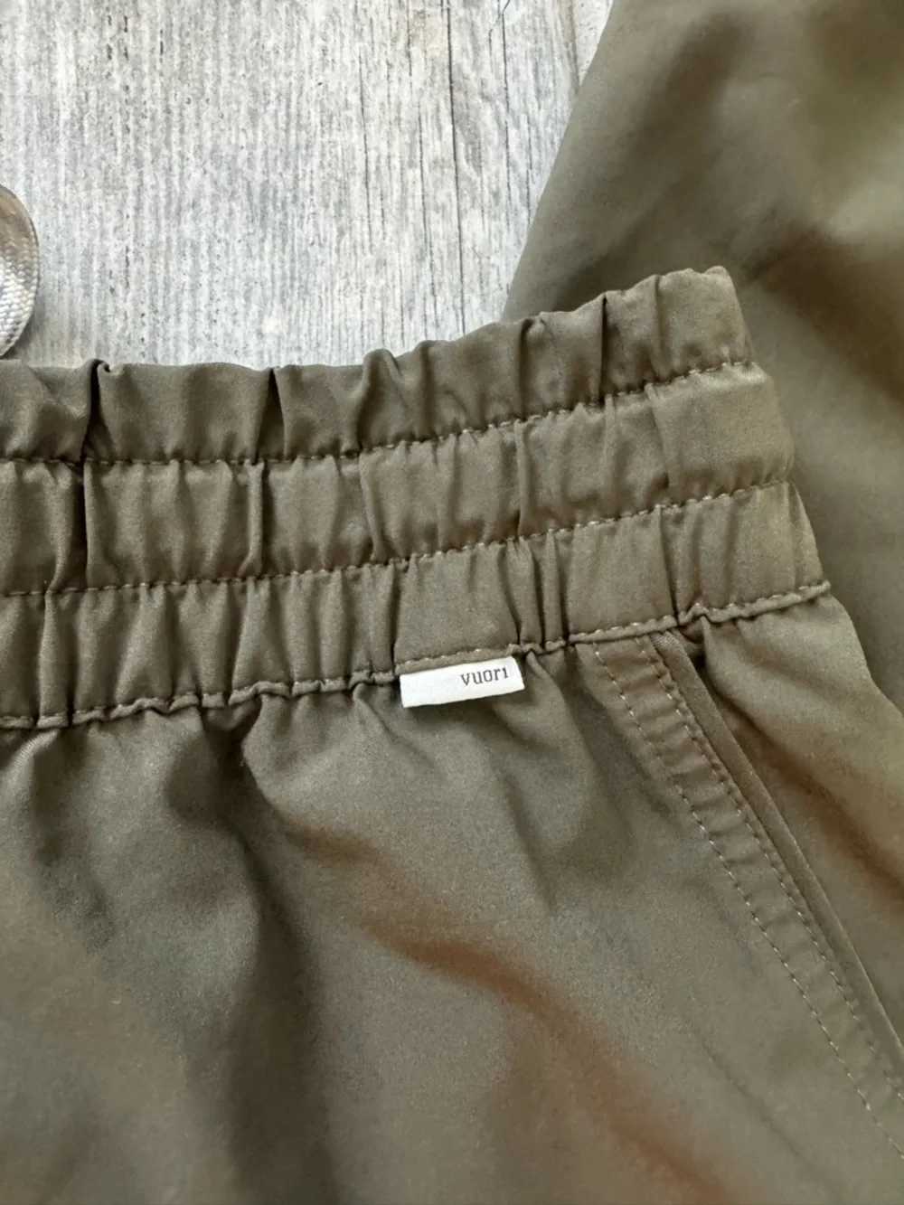 Vuori Women's Miles Jogger Size Small Oregano Green Like New - Picture 7 of 12